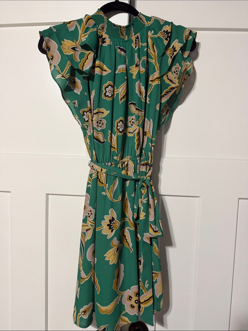 Les Serein - petite small. Green Floral Belted Mini Dress with Flutter Sleeves